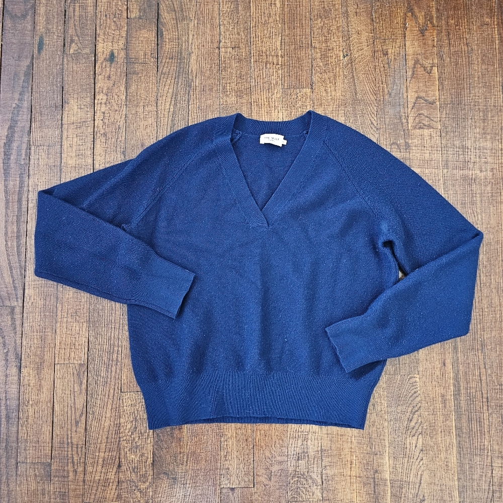 The Reset R Label 100% Wool Navy Blue V-Neck Preppy Oversized Sweater Sz XS- M - Picture 2 of 9
